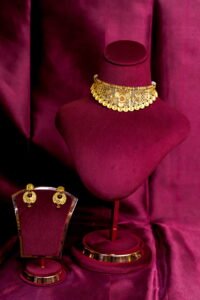 Designer 18 Carat Choker Necklace Set (24.859 gm)